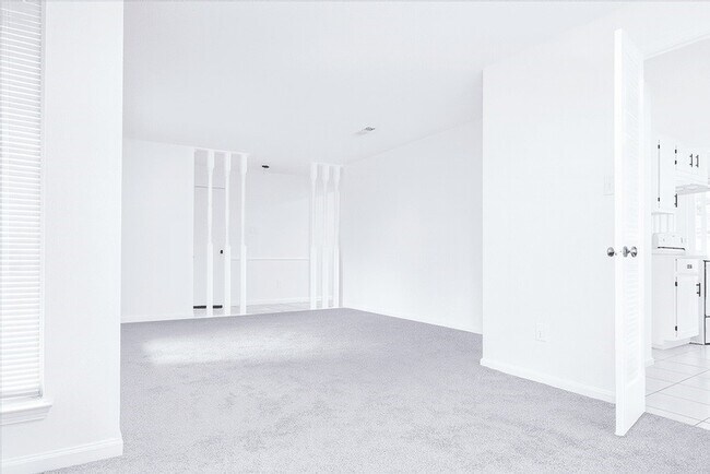 Building Photo - 7015 Maple Fox Dr