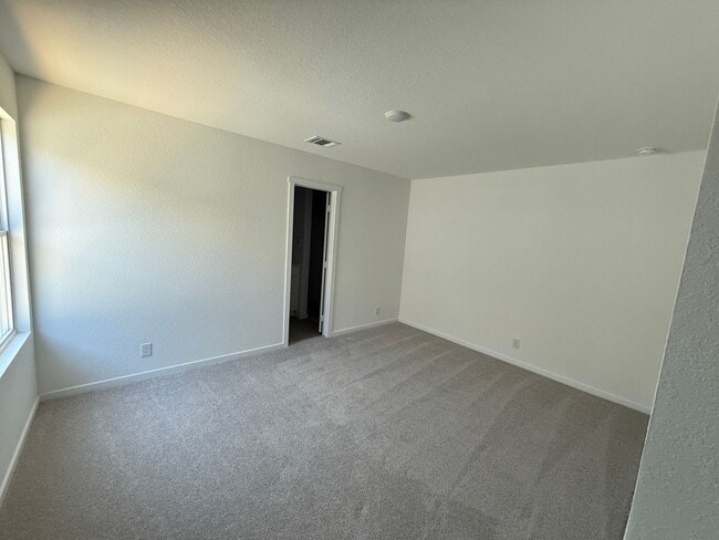 Building Photo - Tres Laurels-Wellton