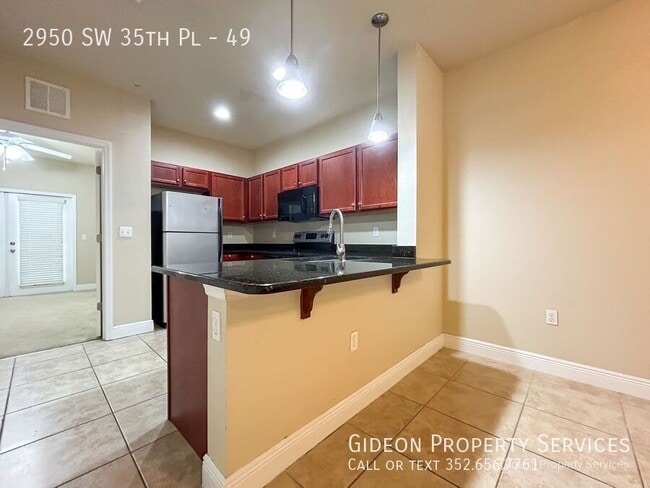 Building Photo - 2950 SW 35th Pl