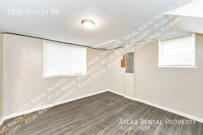 Building Photo - 1200 Oakley Dr