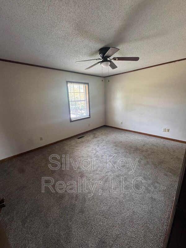 Building Photo - 611 Ingleside Ave