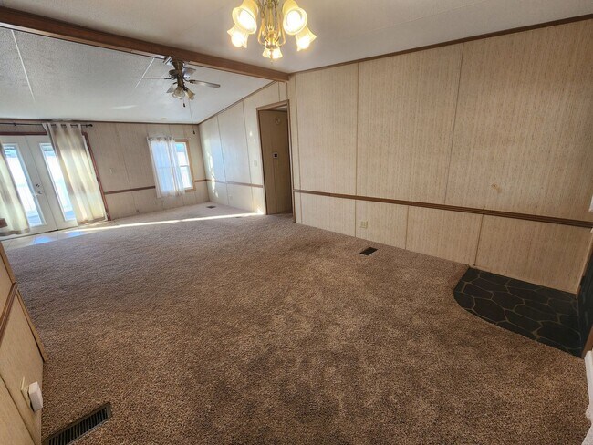 Building Photo - Wonderful County Home