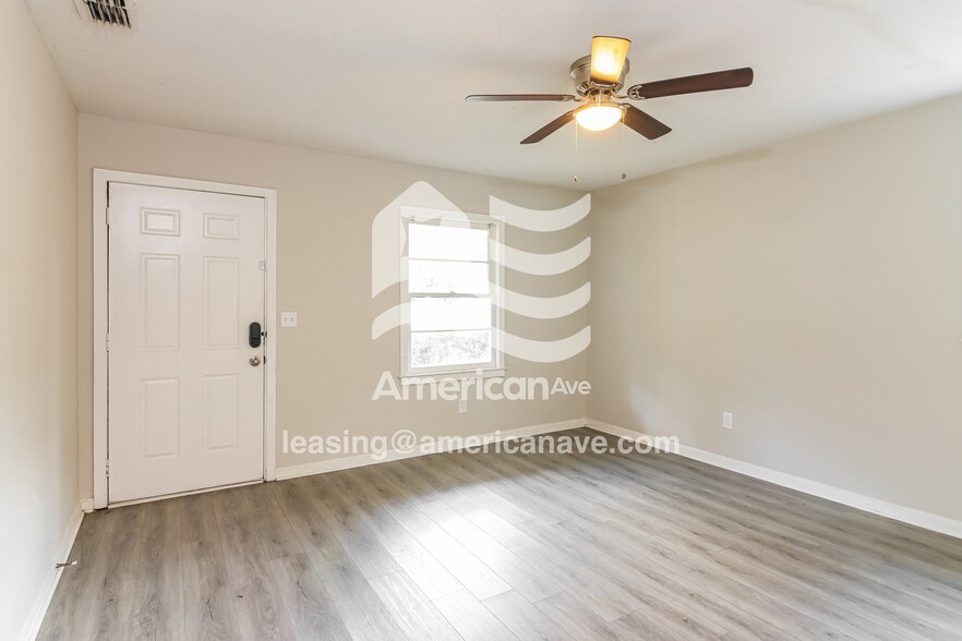 Building Photo - 5760 Valleybrook Rd