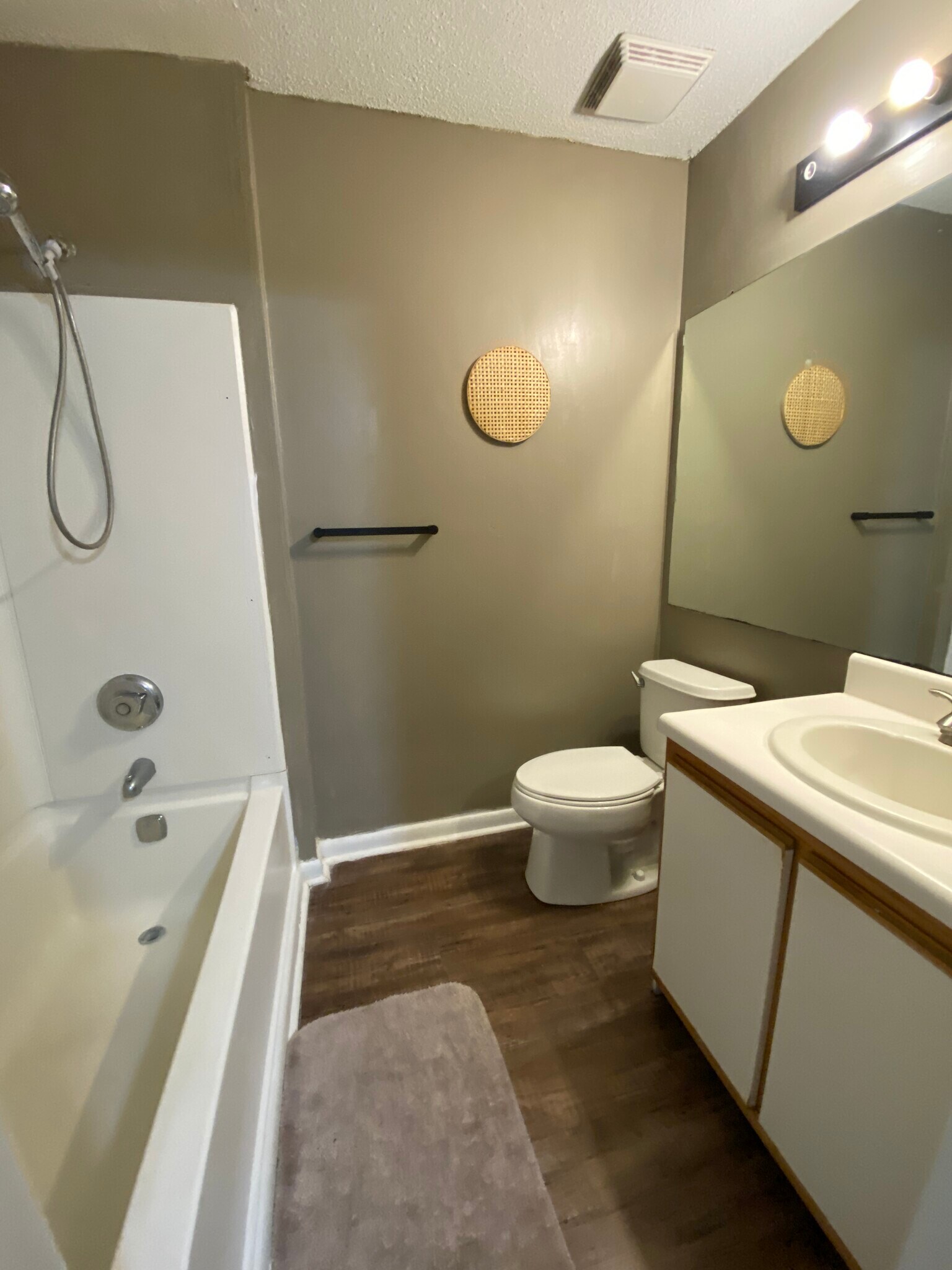 Building Photo - 1221 University Ct