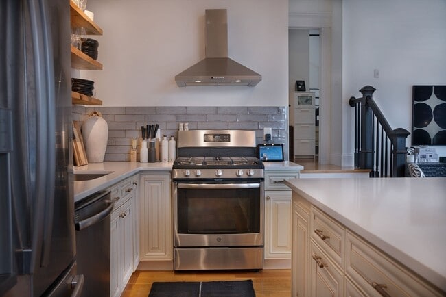 Building Photo - 11 S Mason St