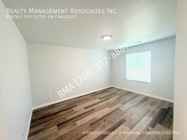 Building Photo - 3781 W La Brea Dr