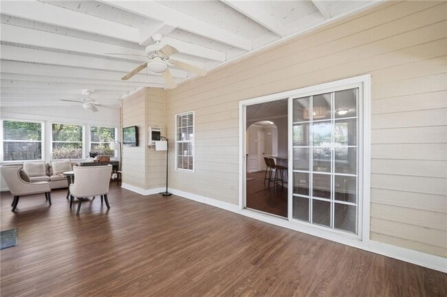 Building Photo - 1810 Westwind Dr