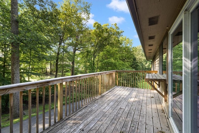 Building Photo - 517 Bramblewood Dr
