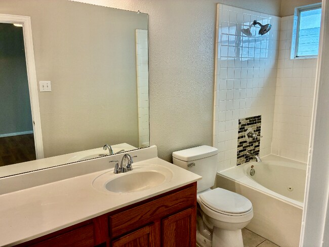 Building Photo - 1336 Kingston Pl