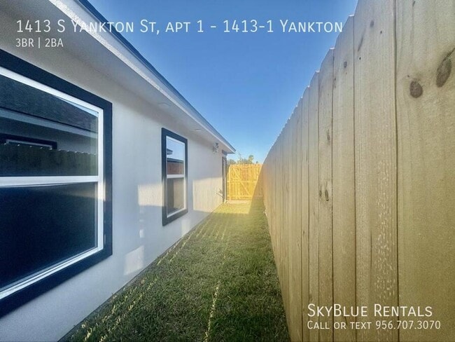 Building Photo - 1413 S Yankton St