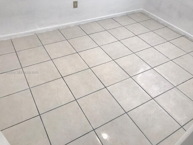 Building Photo - 1545 NW 8th Ave