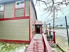 Building Photo - Charming East Kalispell Duplex