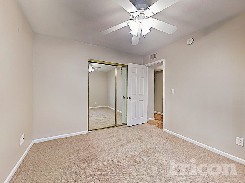 Building Photo - 6317 W Desert Hills Dr