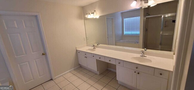 Building Photo - 2960 Barimore Pl