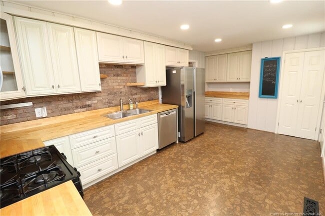 Building Photo - 1009 Dogwood Ln
