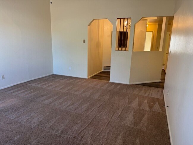 Building Photo - 4800 N Arnold Dr