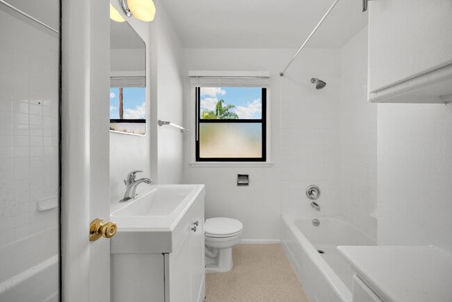 Building Photo - Adorable 2 Bed / 1 Bath Home In Pico Rivera near Birney Tech Academy