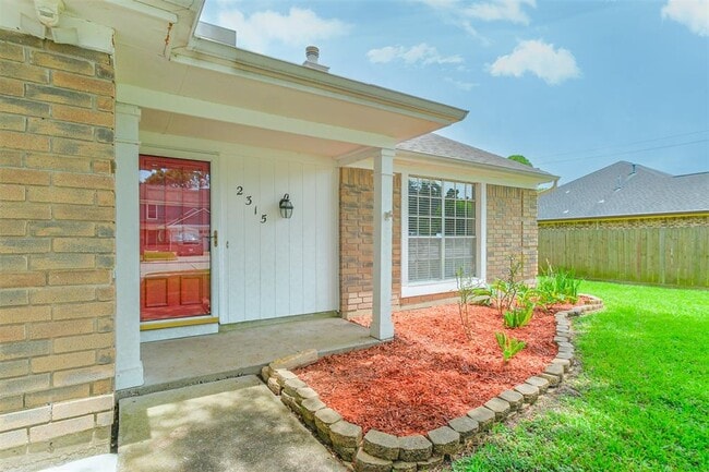 Building Photo - 2315 Cunningham Dr