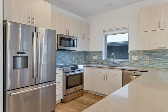 Building Photo - Move In READY!!!   Single family home in s...