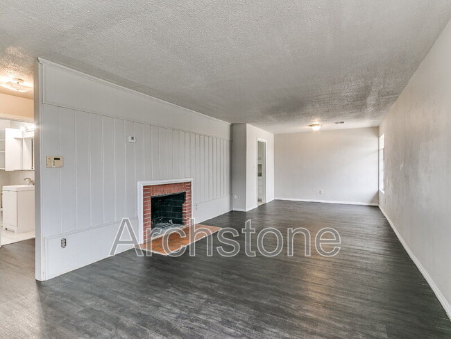 Building Photo - 1308 Kinkaid Dr