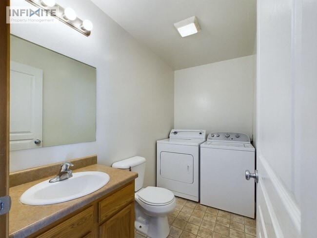 Building Photo - 3 Bedroom, 2.5 Bath Condo in Belgrade, MT!