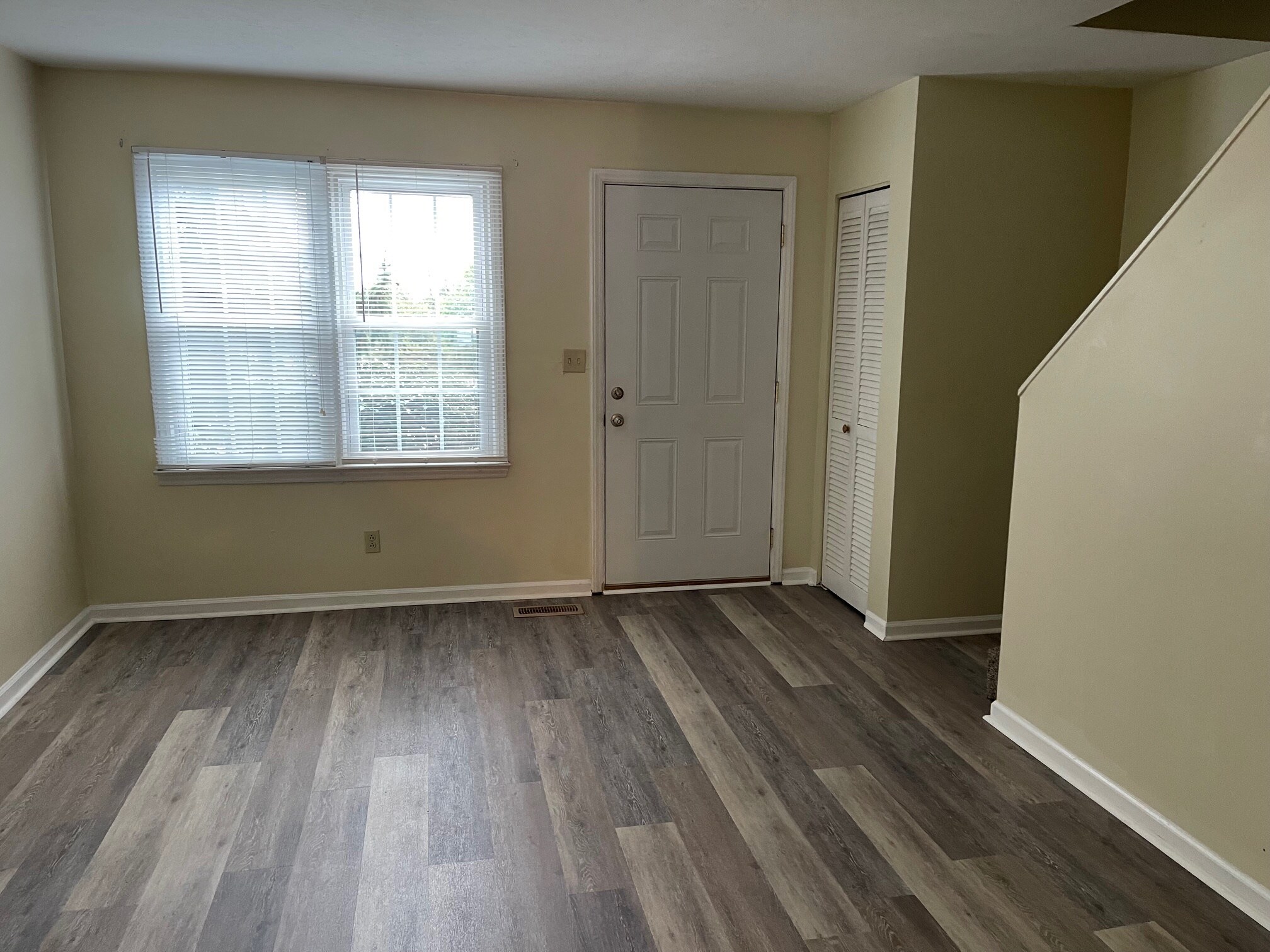 Building Photo - 741 Ridgeview Dr