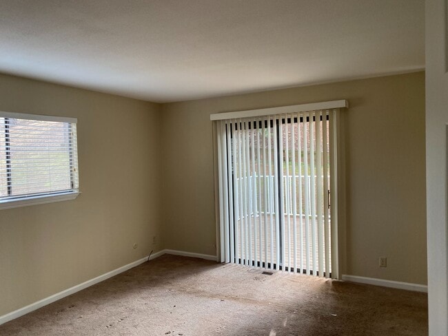 Building Photo - Adorable 3/2 on corner lot In Lake of the Pines