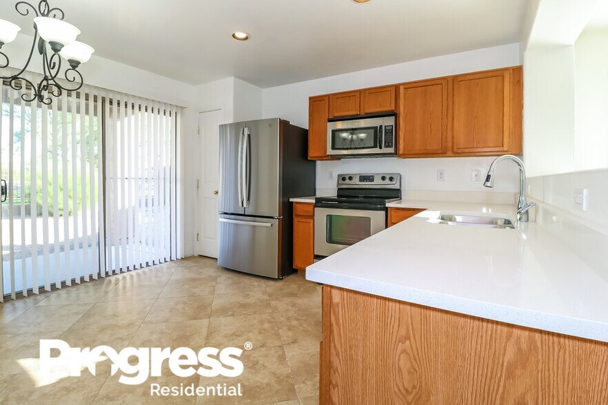 Building Photo - 40084 W Catherine Dr