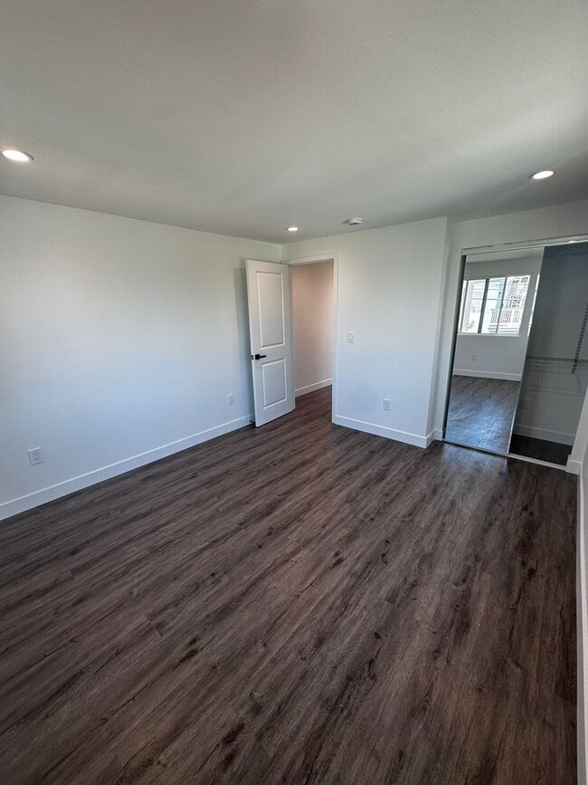 Building Photo - 611 Silver Strand Blvd