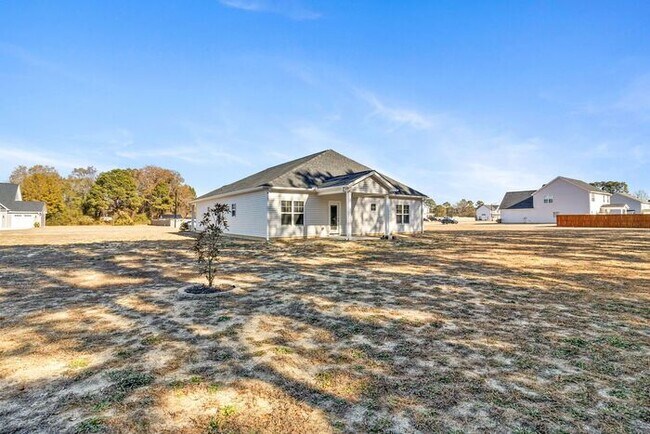 Building Photo - 3 Bedroom, 2.5 Bath Home with Bonus Room