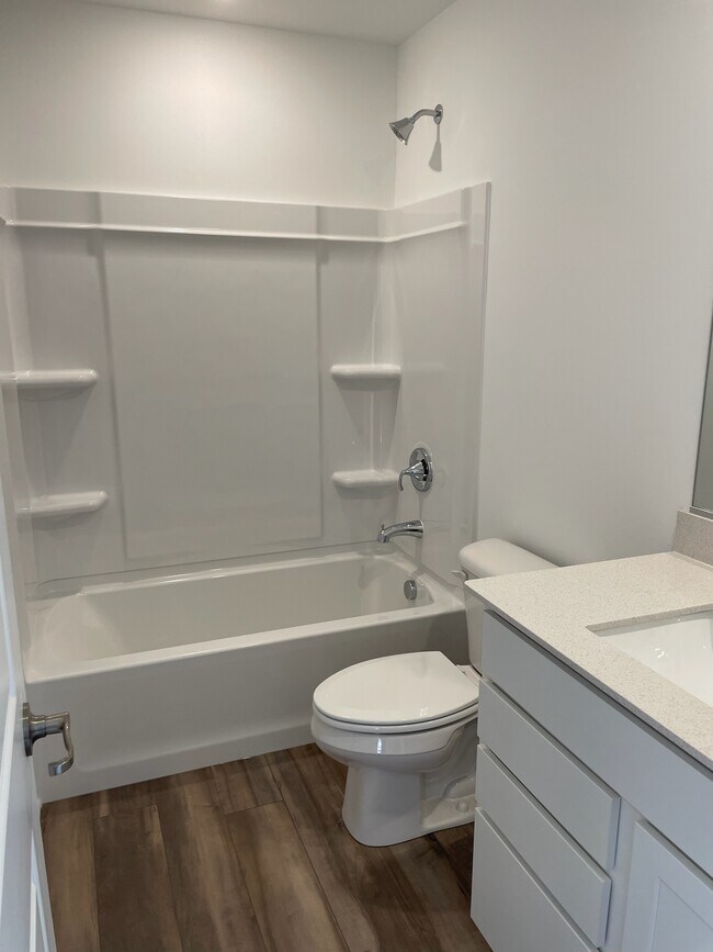 Building Photo - 337 Red Oak Cir