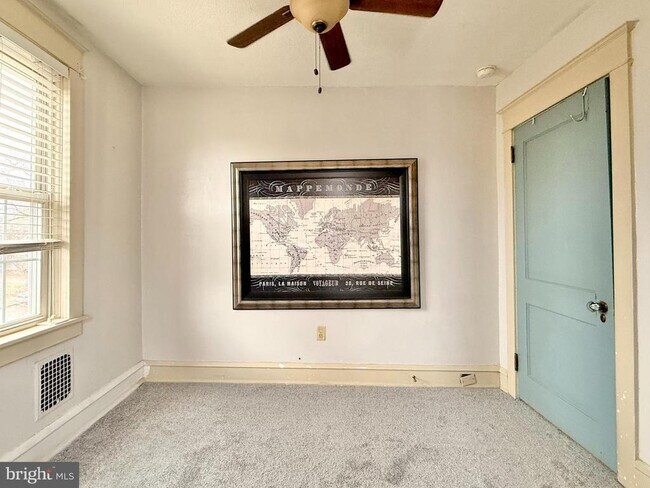 Building Photo - 7041 Harvey Ave