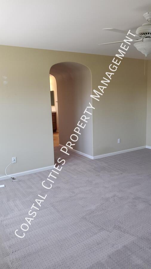 Building Photo - 1406 Arthur Loop S