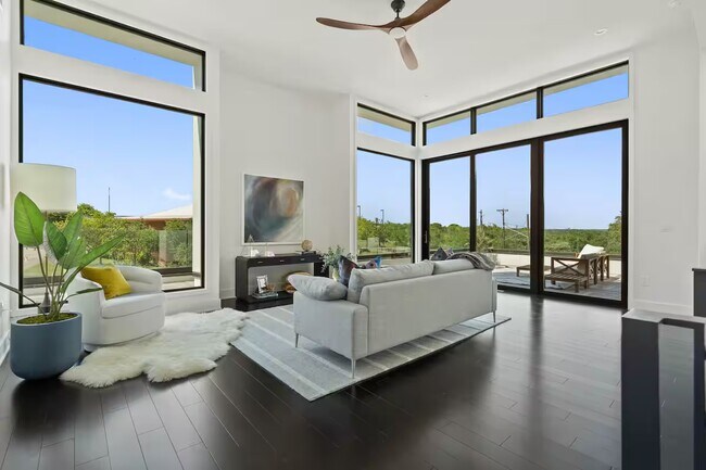 Building Photo - 2109 Barton Hills Dr