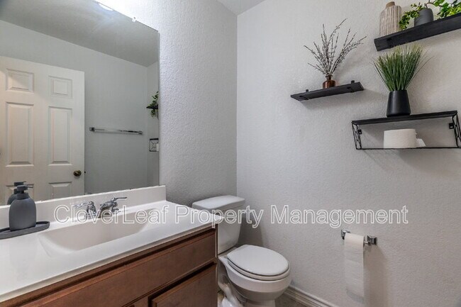 Building Photo - 10406 Labrado Dr