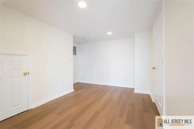 Building Photo - 234 Inza St