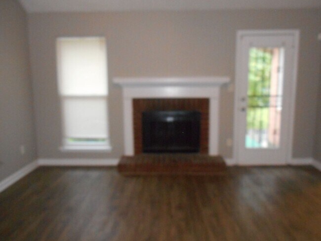 Building Photo - 3 Bedroom 2 Bath W/ Flex Room Pepperidge