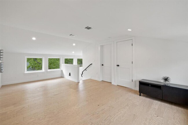 Building Photo - 5701 Tura Ln