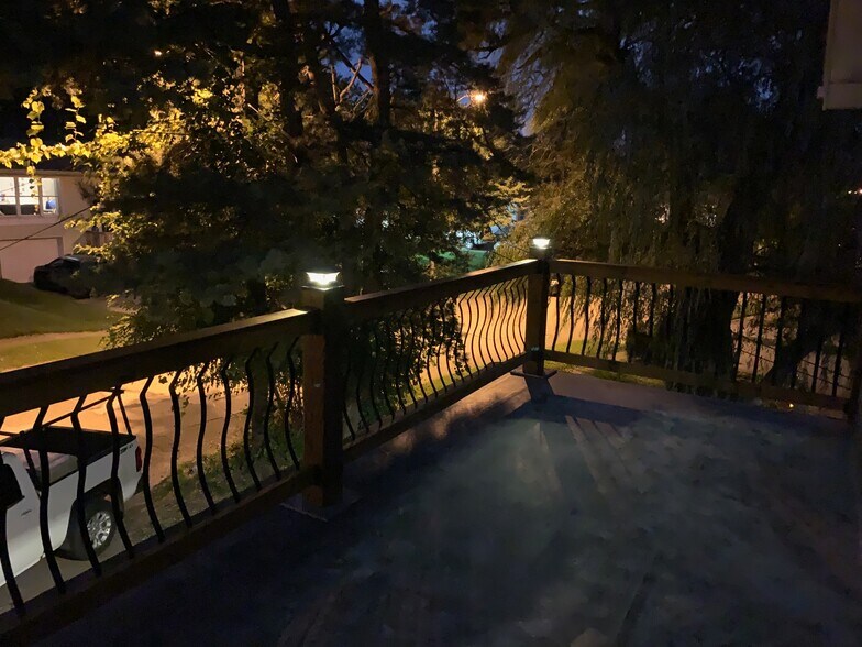 Building Photo - 2624 Woodlawn Ave