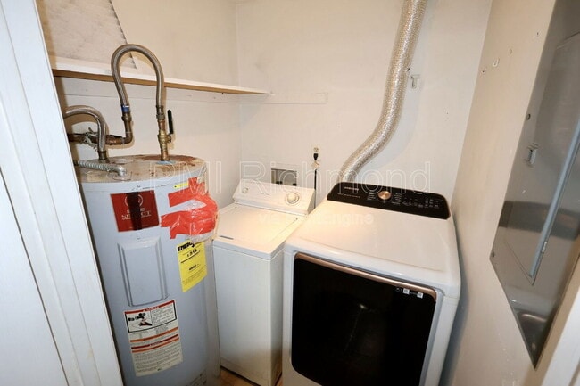 Building Photo - 8410 Donovan Ct