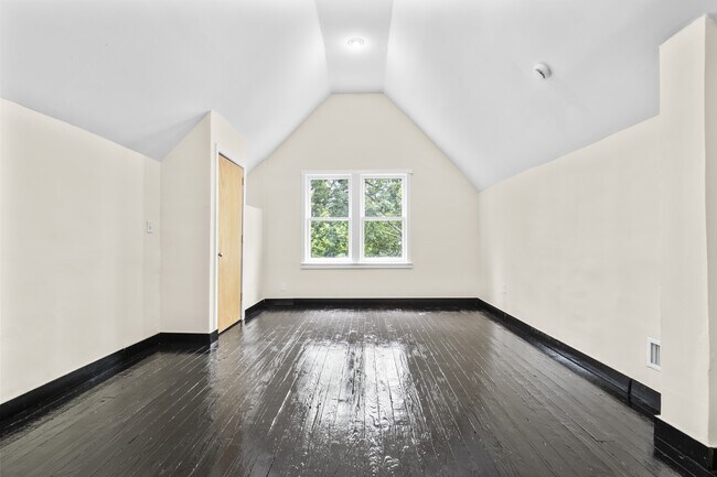 Building Photo - 144 Gilbert Ave