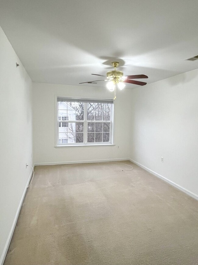 Building Photo - Sizable End Unit Townhome in Wheaton w/ 2 Car Garage!