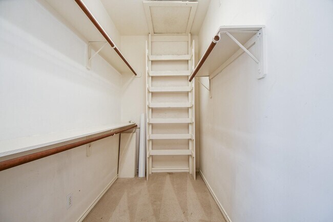 Building Photo - 1025 Marconi St