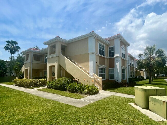 Building Photo - 3/2 unit becoming available June 1st for an annual lease