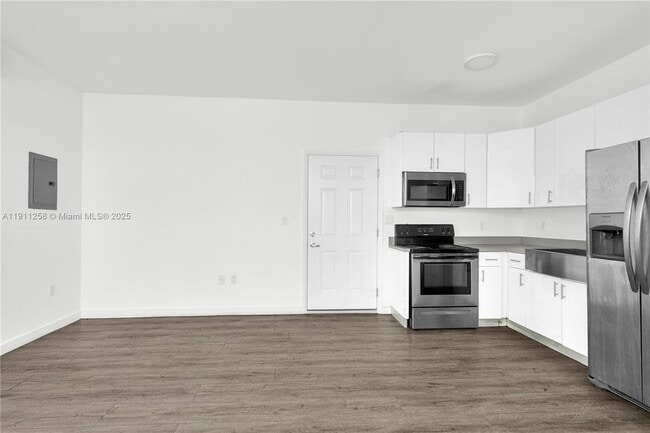 Building Photo - 402 NW 12th Ave