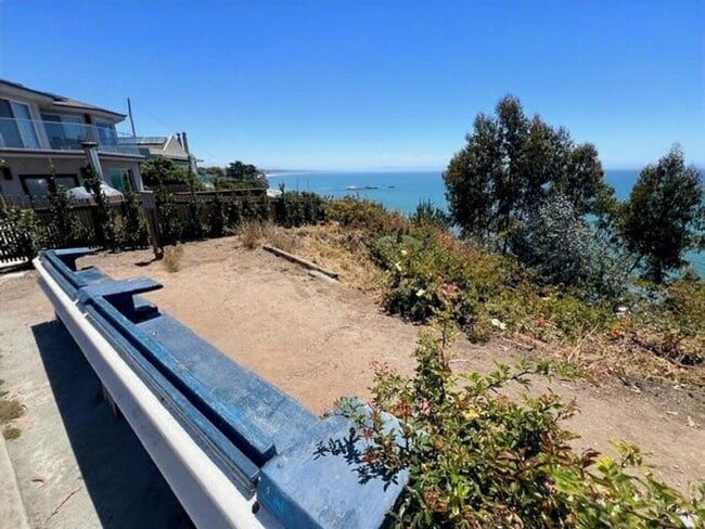 Building Photo - Spacious and Bright 3BR 2BA Seacliff Home - Close to the Beach!