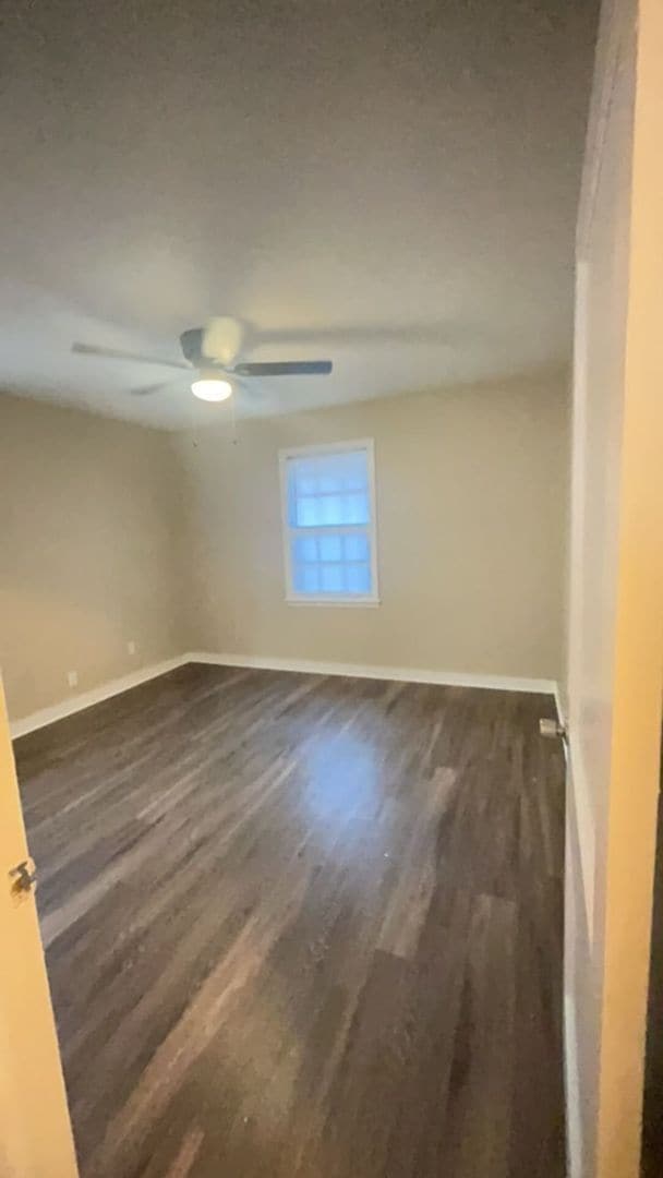 Building Photo - 2 bedroom and 1 bath home