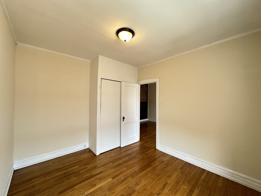 Building Photo - 850 W Cornelia Ave
