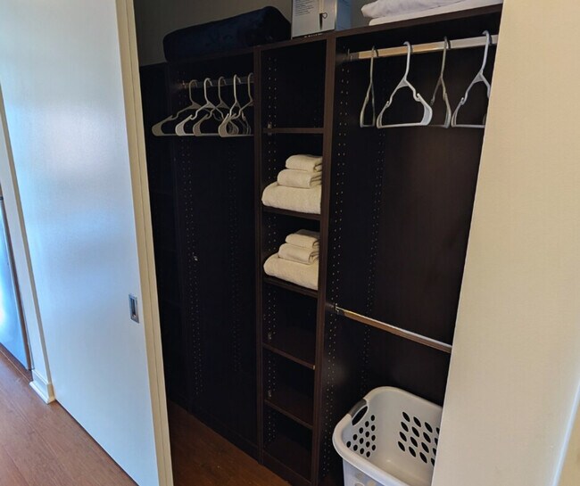 Building Photo - 900 10th St NW