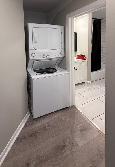 Building Photo - 2525 N Orchard St